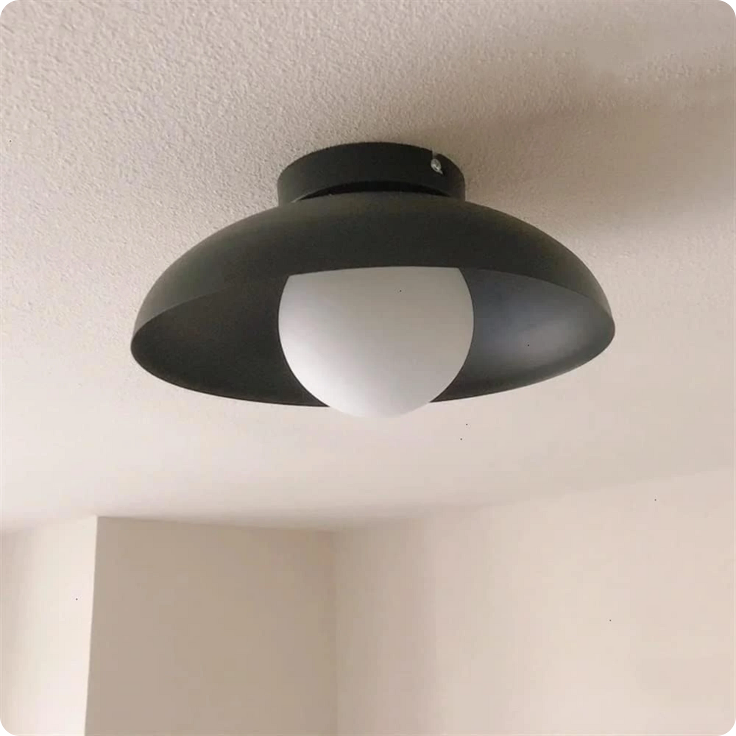 Plafonnier moderne en fer et verre avec style raffiné pour intérieur chic - PlafonnierDeco