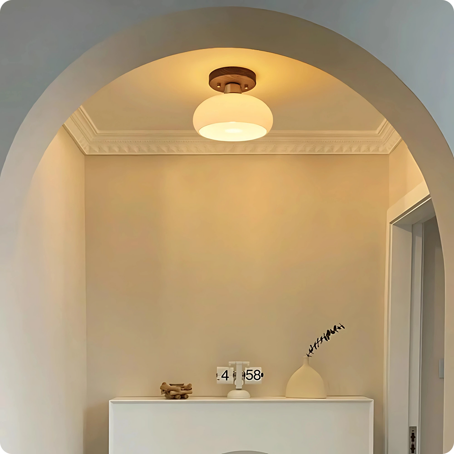 Plafonnier design laiton et verre dépoli – Lumière douce et chic - PlafonnierDeco