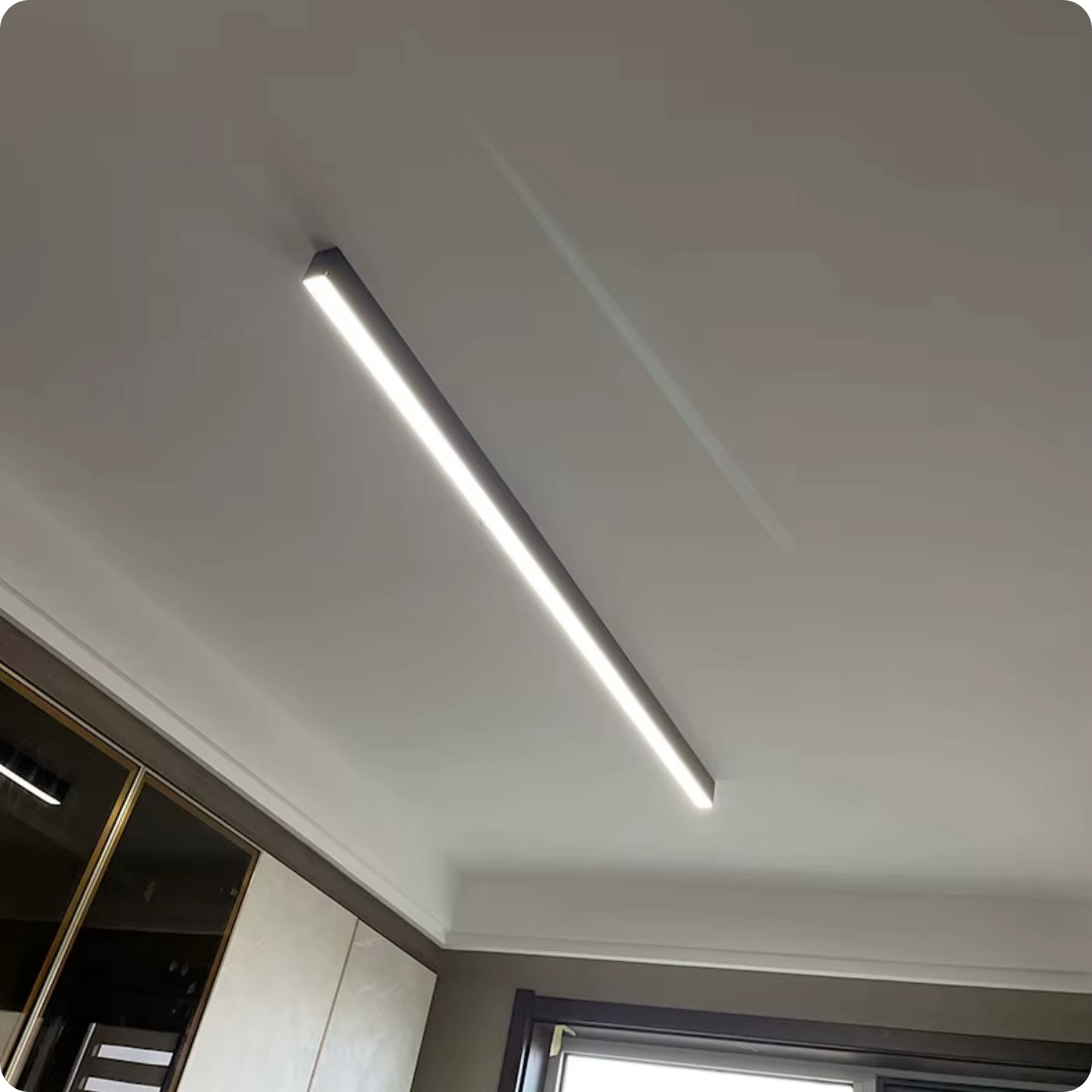 Plafonnier LED Longue Bande - Style Minimaliste Épuré - PlafonnierDeco