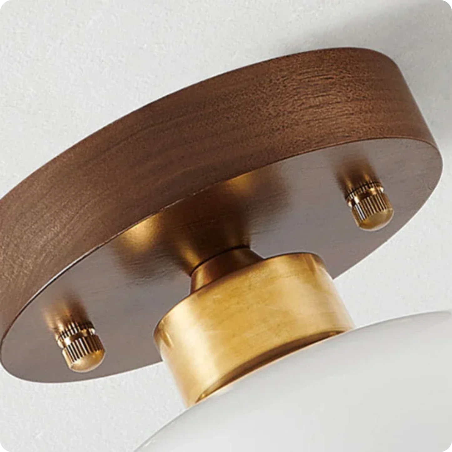 Plafonnier design laiton et verre dépoli – Lumière douce et chic - PlafonnierDeco