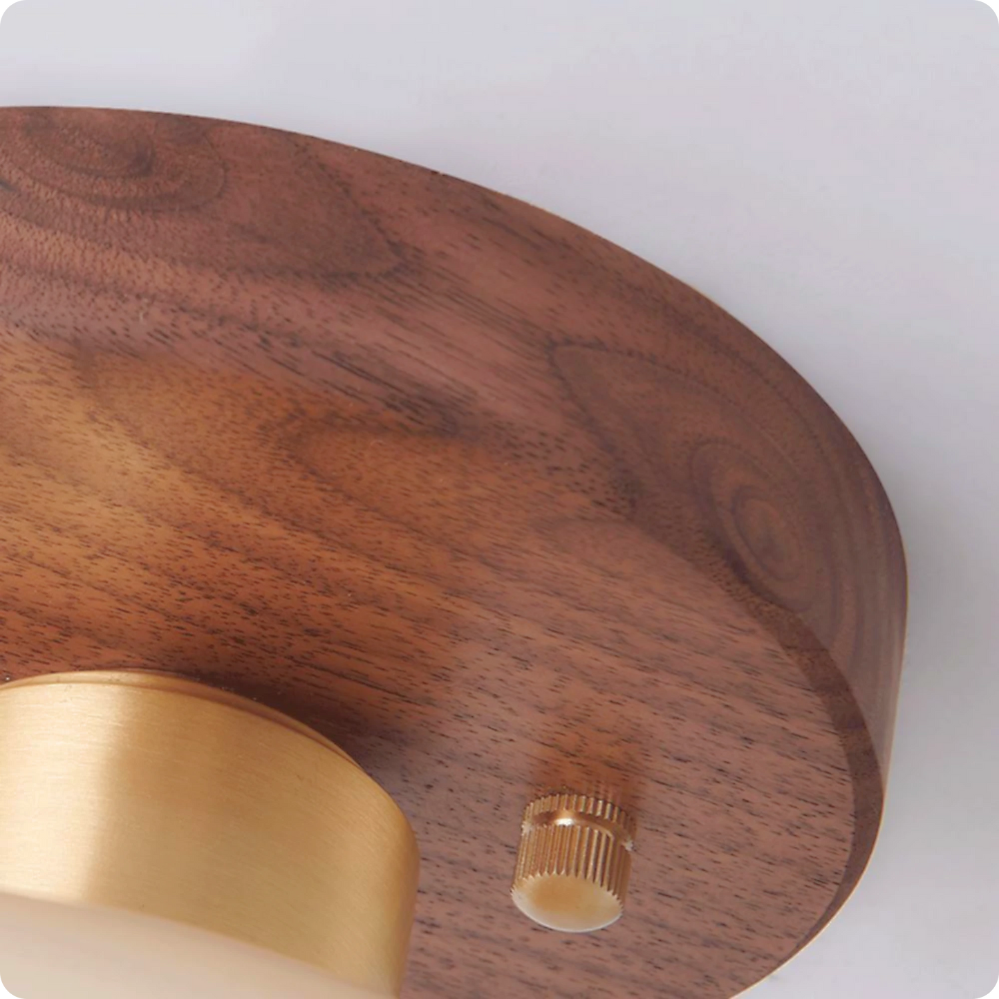 Plafonnier design laiton et verre dépoli – Lumière douce et chic - PlafonnierDeco