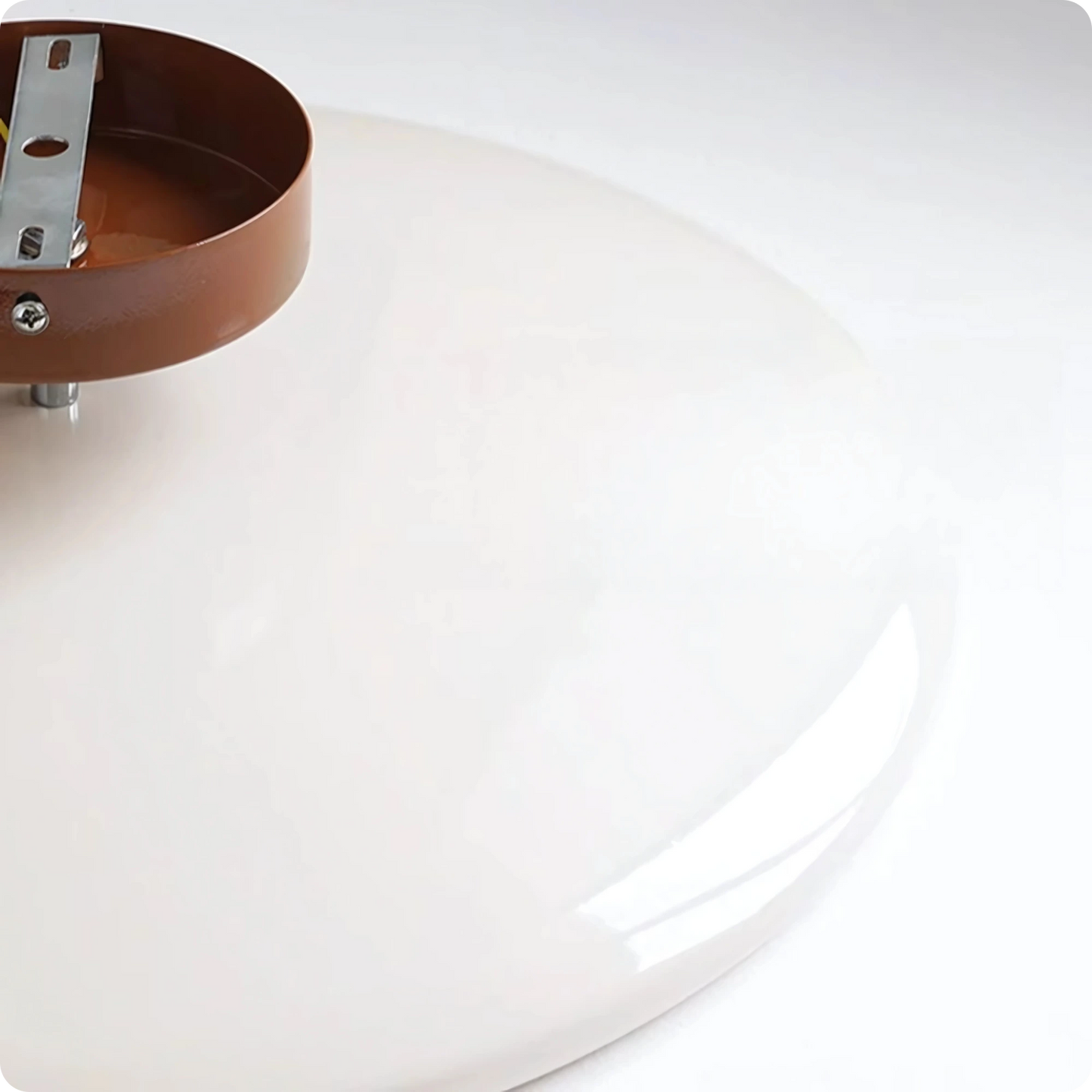 Plafonnier LED rond en métal avec design moderne et décoratif - PlafonnierDeco