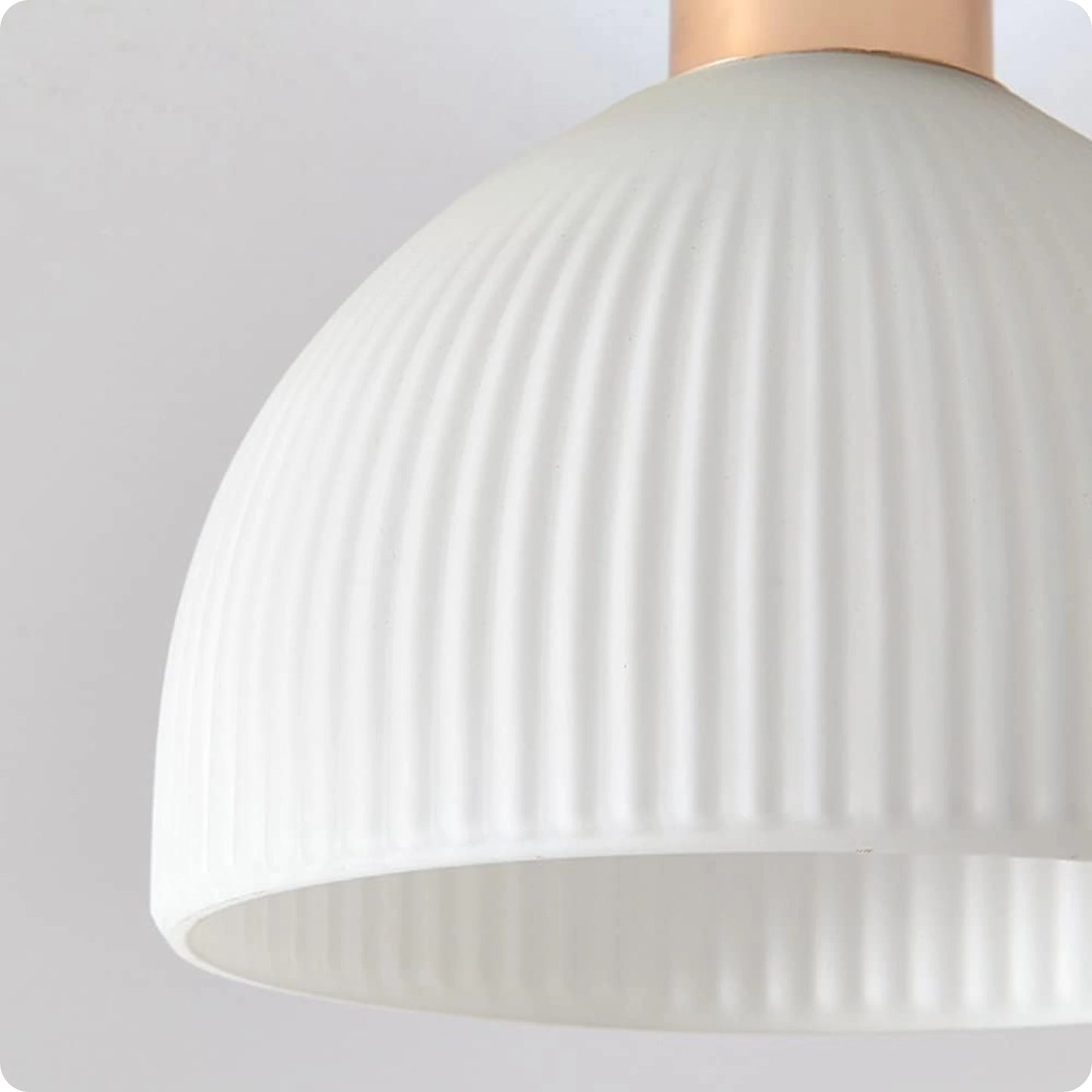 Plafonnier en verre blanc et finition lisse pour éclairage chaleureux - PlafonnierDeco