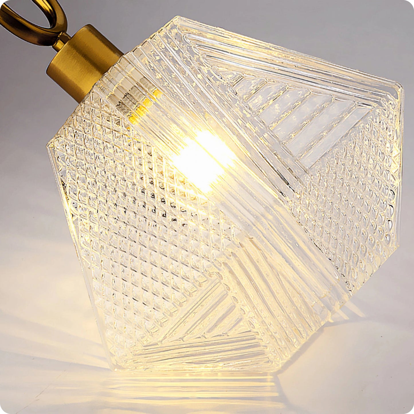 Plafonnier en Verre Nordique avec Finition Dorée et Éclairage LED Doux - PlafonnierDeco