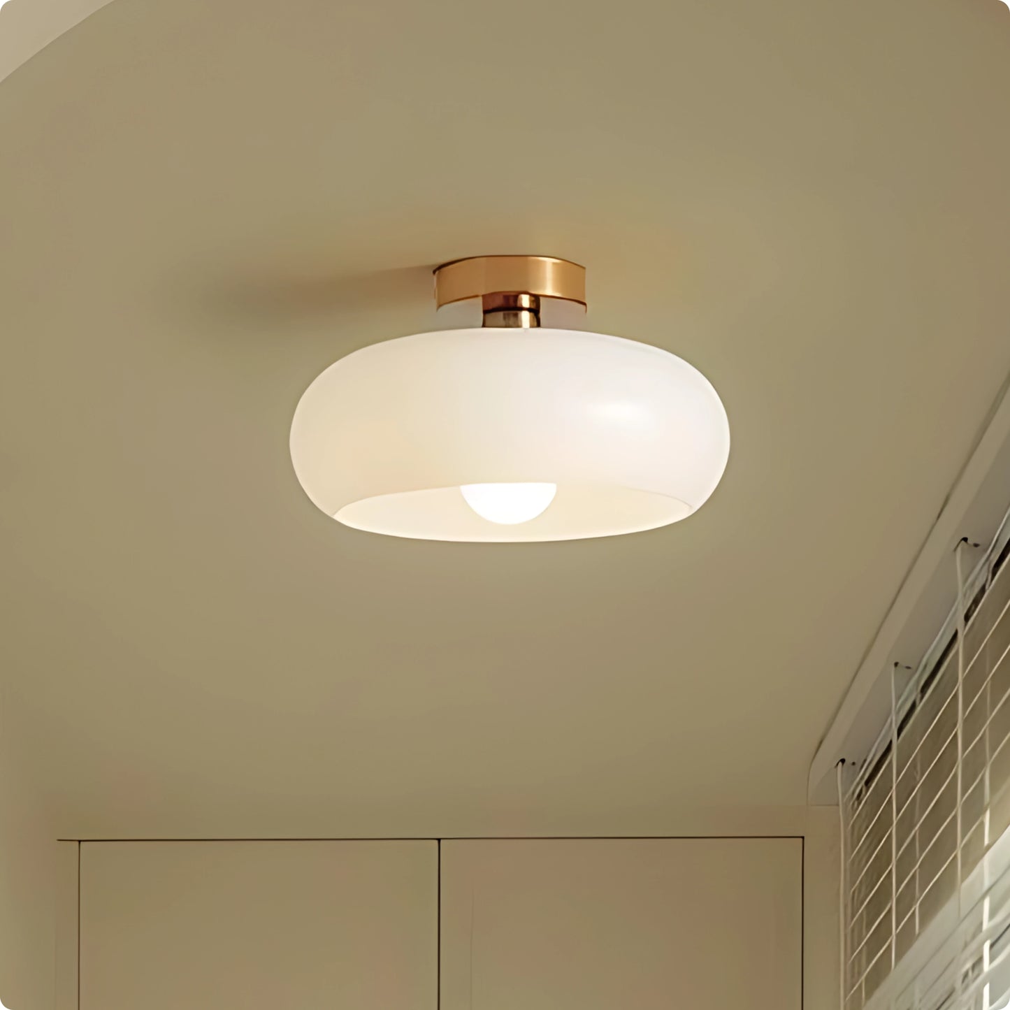 Plafonnier design en verre soufflé orange et blanc avec éclairage LED doux - PlafonnierDeco