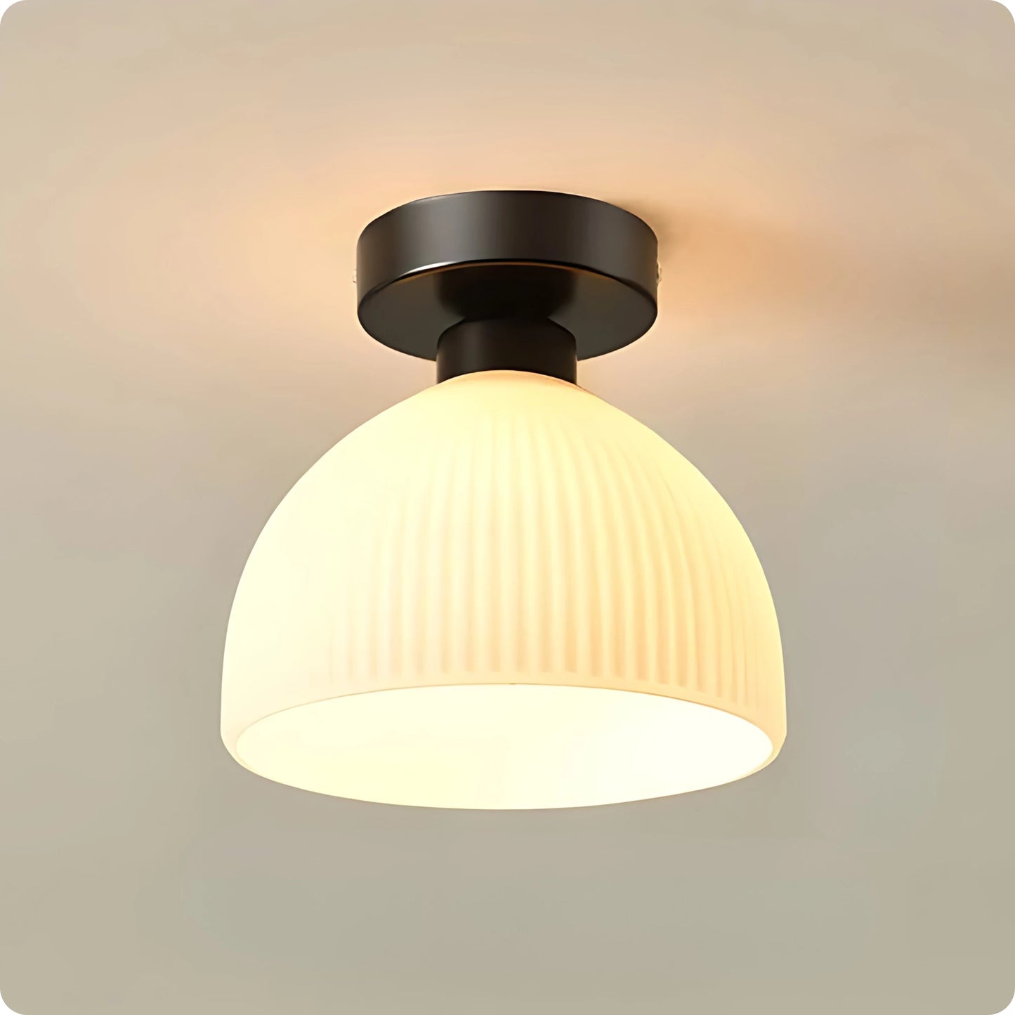 Plafonnier en verre blanc et finition lisse pour éclairage chaleureux - PlafonnierDeco