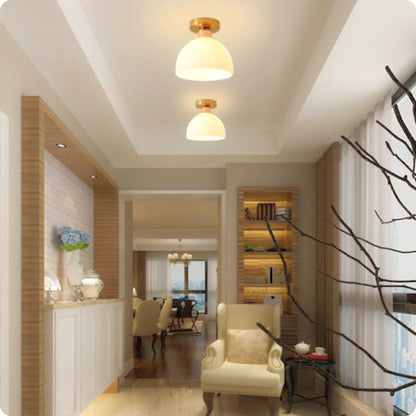 Plafonnier en verre blanc et finition lisse pour éclairage chaleureux - PlafonnierDeco