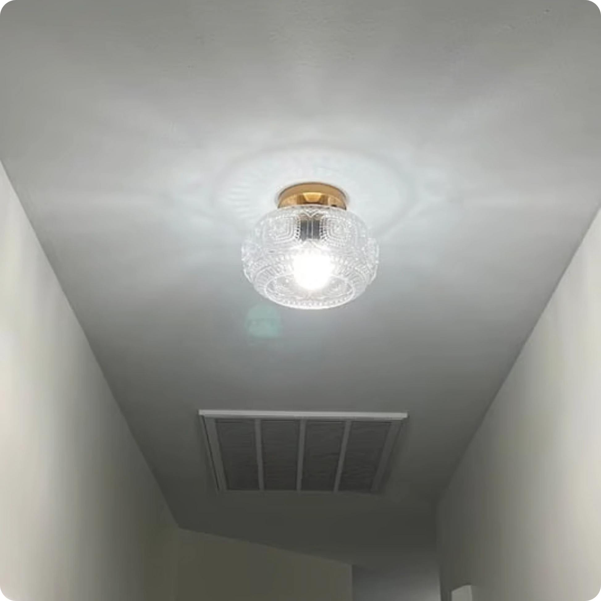 Plafonnier moderne en verre au design épuré pour une ambiance élégante - PlafonnierDeco