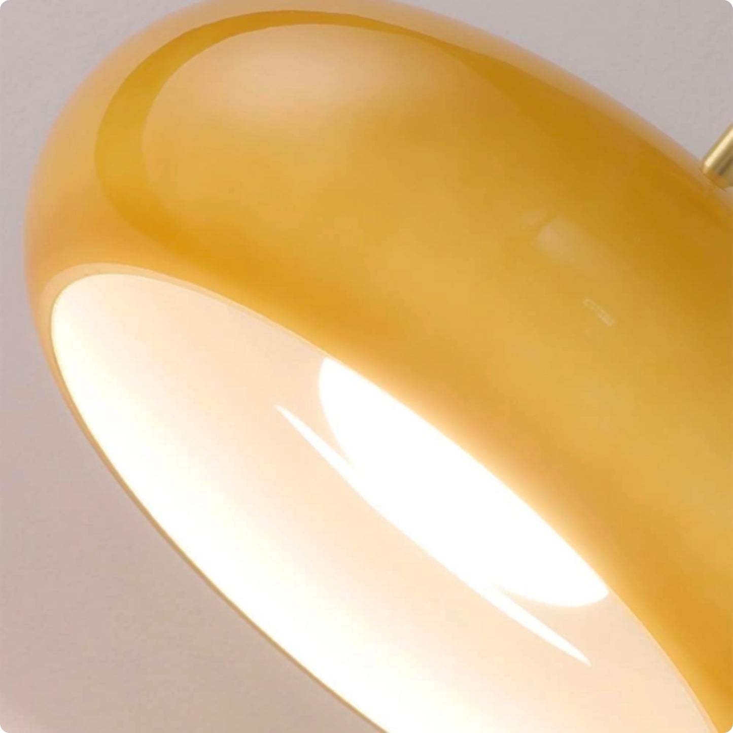 Plafonnier design en verre soufflé orange et blanc avec éclairage LED doux - PlafonnierDeco