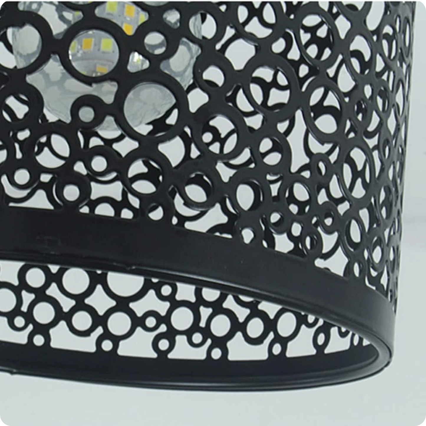 Plafonnier design en métal noir pour un style rétro et raffiné