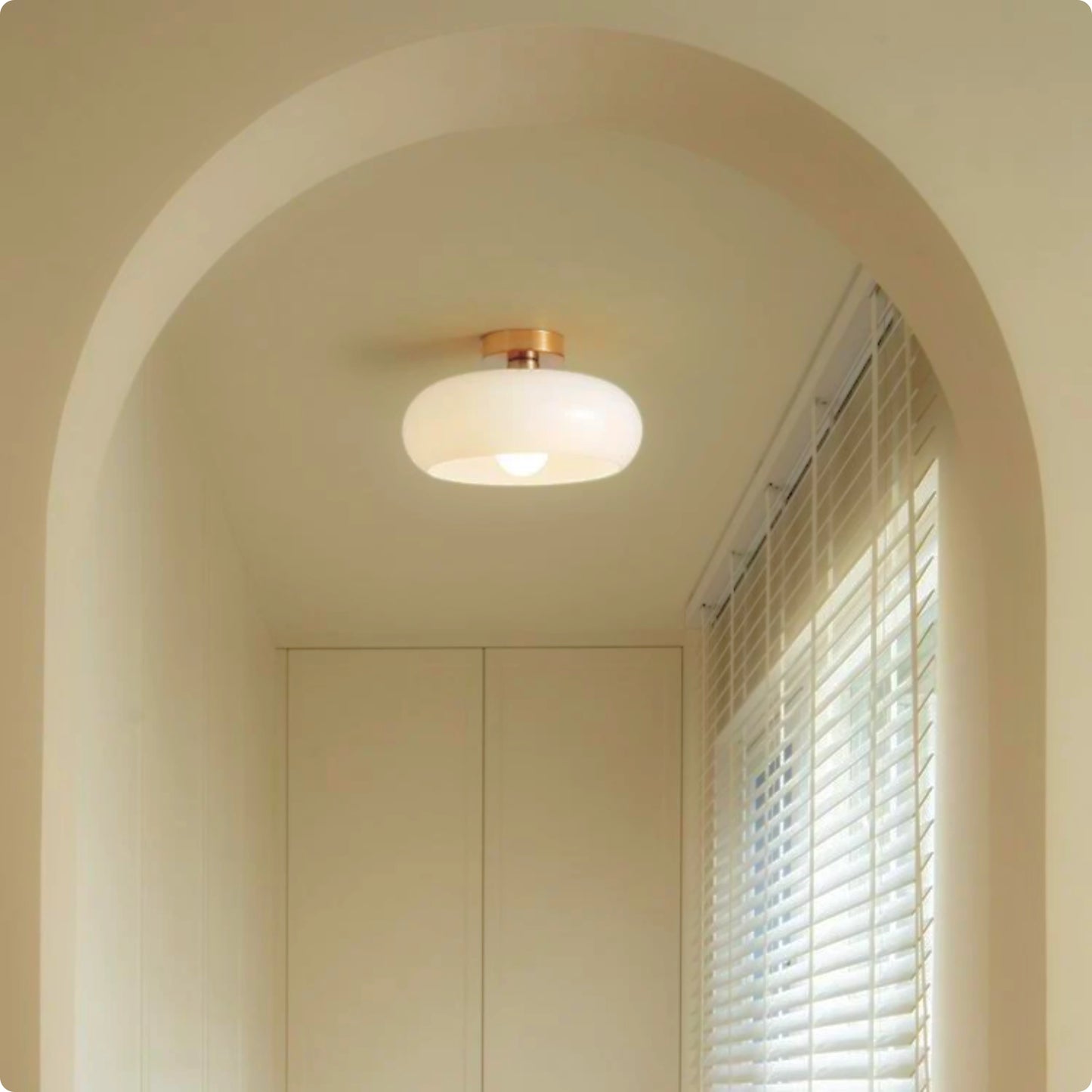 Plafonnier design en verre soufflé orange et blanc avec éclairage LED doux - PlafonnierDeco