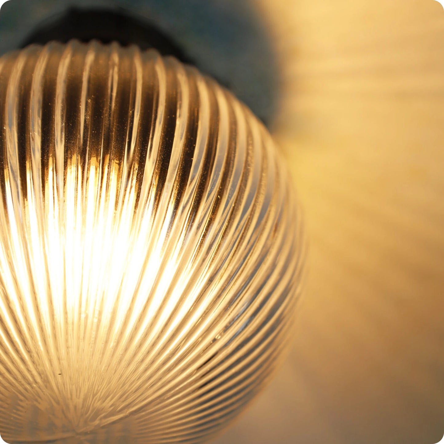 Plafonnier vintage en verre brossé avec éclairage LED pour intérieur chic - PlafonnierDeco