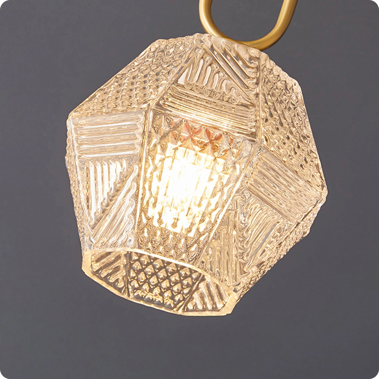 Plafonnier en Verre Nordique avec Finition Dorée et Éclairage LED Doux - PlafonnierDeco