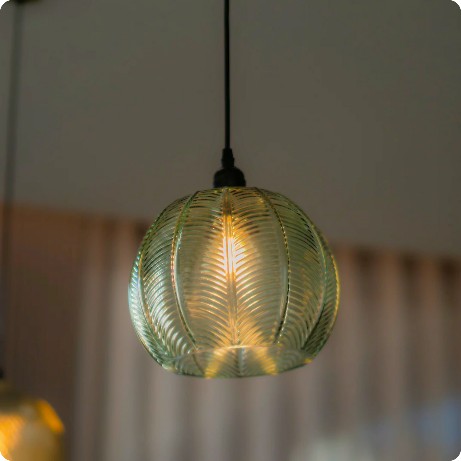 Plafonnier Design Verre Soufflé pour Ambiance Tamisée - PlafonnierDeco