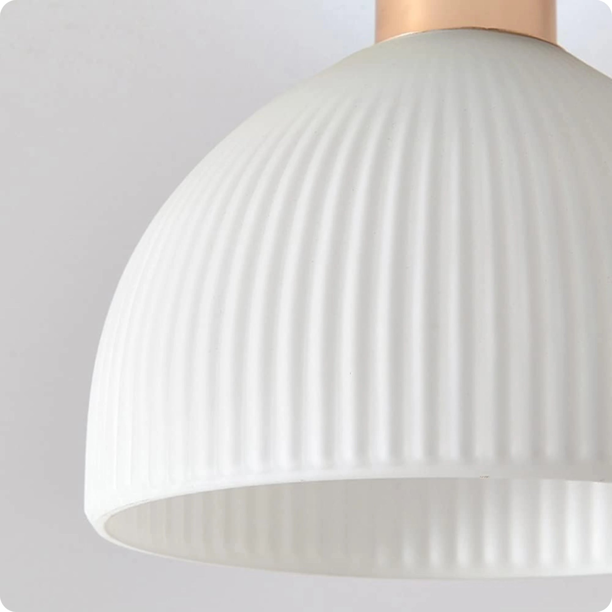 Plafonnier en verre blanc et finition lisse pour éclairage chaleureux - PlafonnierDeco