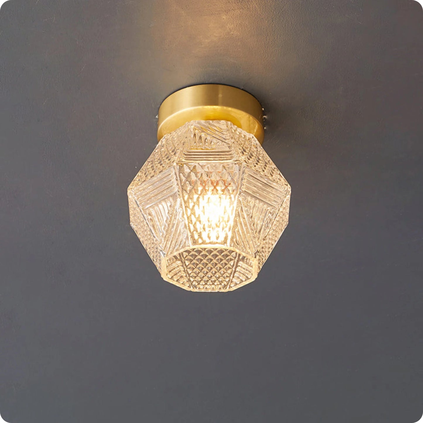 Plafonnier en Verre Nordique avec Finition Dorée et Éclairage LED Doux - PlafonnierDeco
