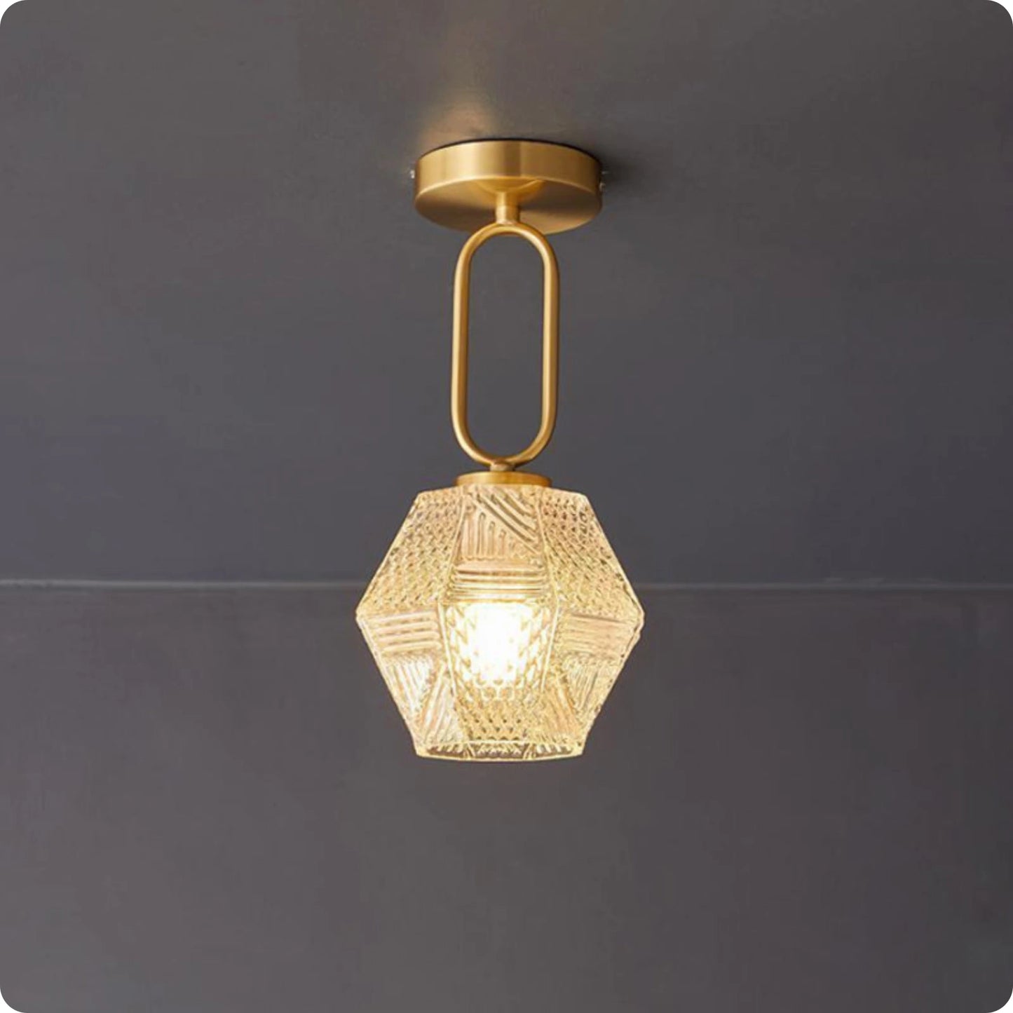 Plafonnier en Verre Nordique avec Finition Dorée et Éclairage LED Doux - PlafonnierDeco